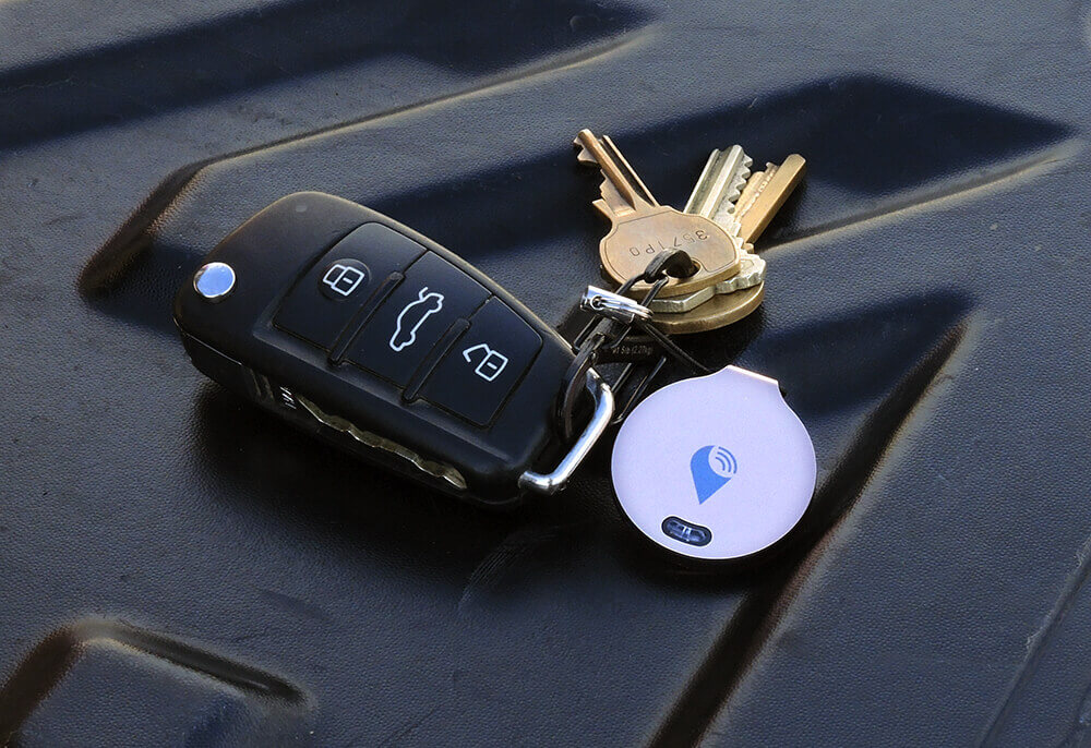 TrackR Bravo with keys